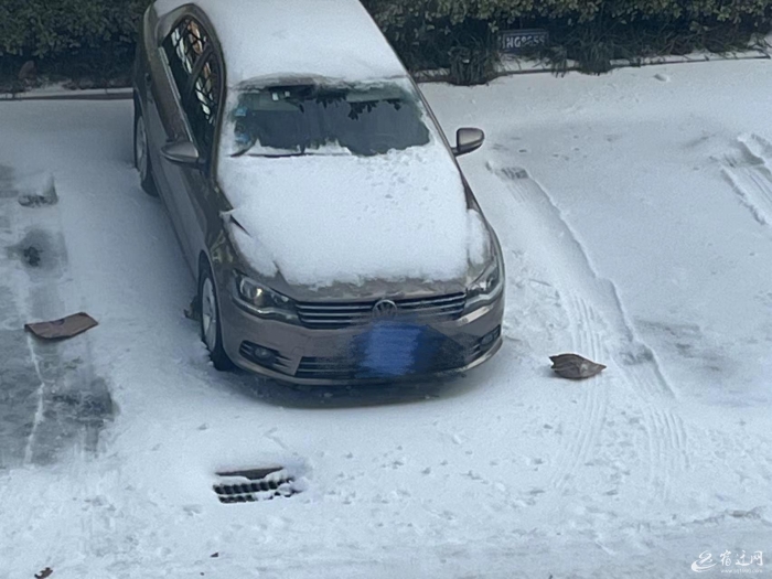 （全媒体 宿迁发布）汽车载着积雪满街跑，(6500503)-20240226082142