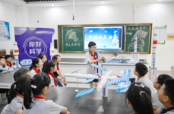 航天科普进校园 点燃少年科技梦(分离图)(12783455)-20250425083545